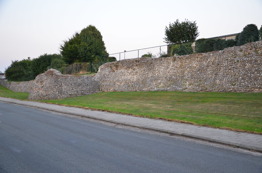 Mury obronne z czasów rzymskich w Tongeren, Belgia. 
