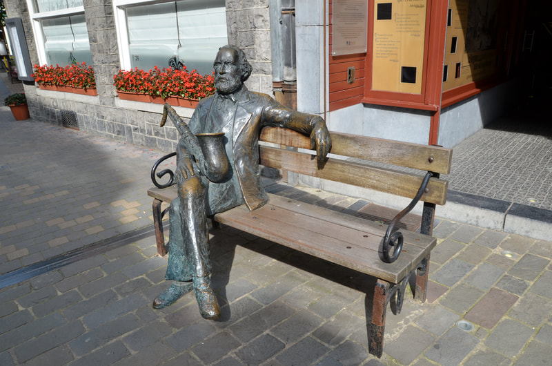 Statue d'Adolf Sax à Dinant. Belgique. 