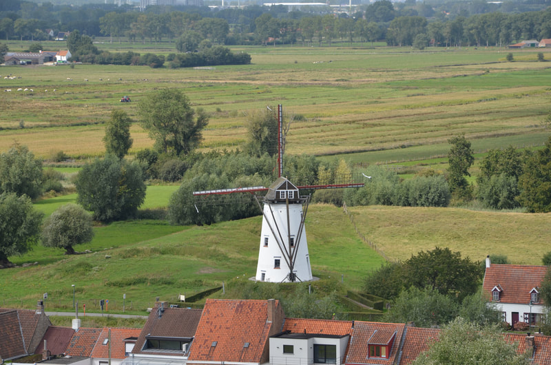 Moulin à vent Schellemolen à Damme. Belgique. 