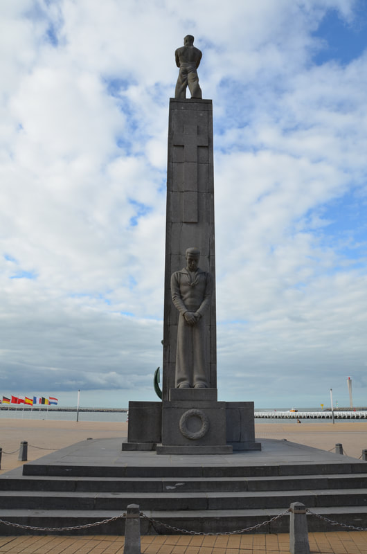 Pomnik na promenadzie w Ostendzie. Belgia.