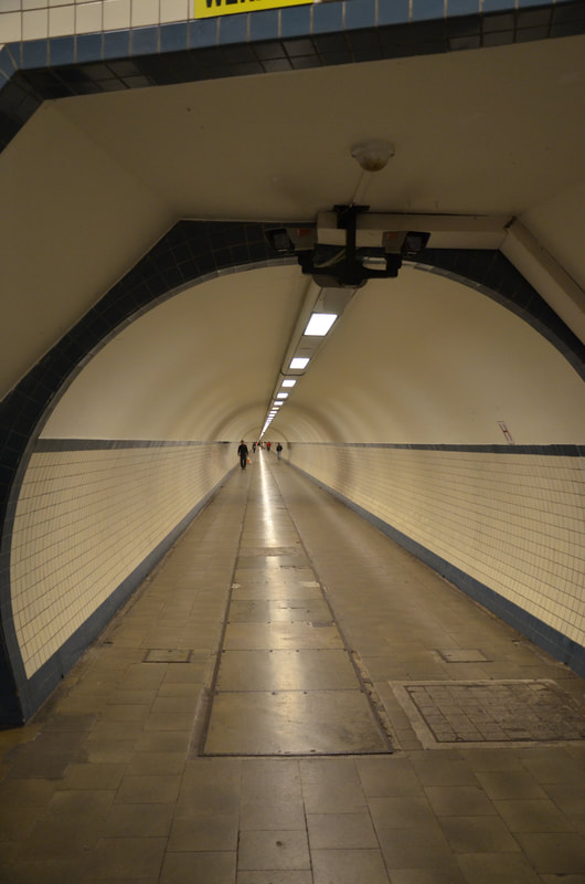 Sint Anne's Tunnel in Antwerp. Belgium.
Tunel Świętej Anny w Antwerpii. Belgia. 