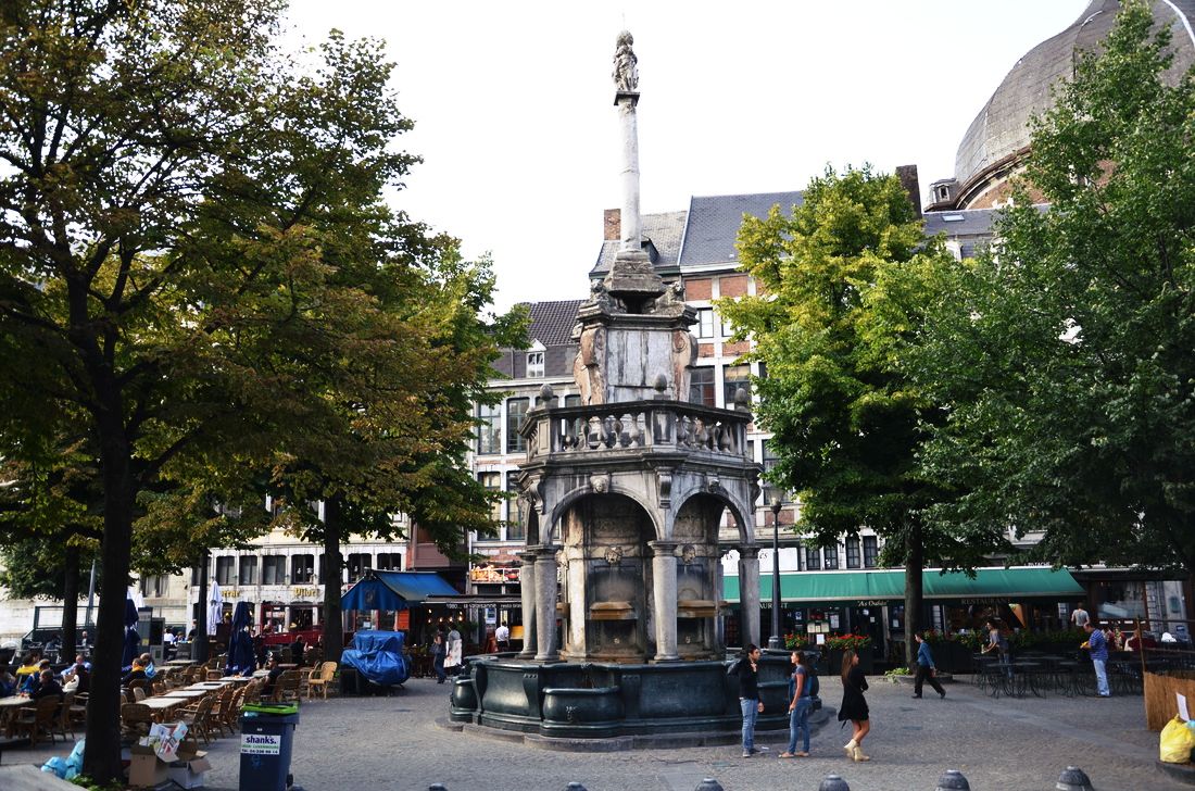 La fontaine de Liège, qui était autrefois un symbole de l'évêque et maintenant un symbole de Liège. Belgique. 